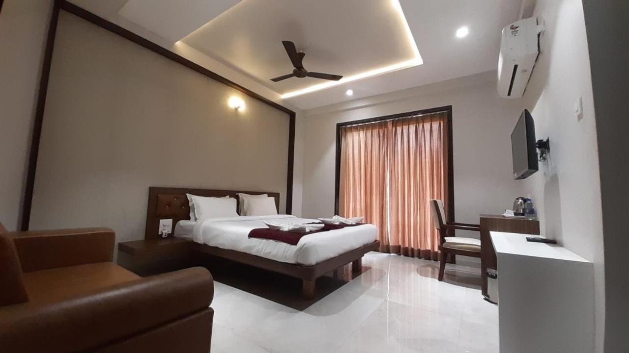 La Casa Royale Hotel Malvan Exterior photo