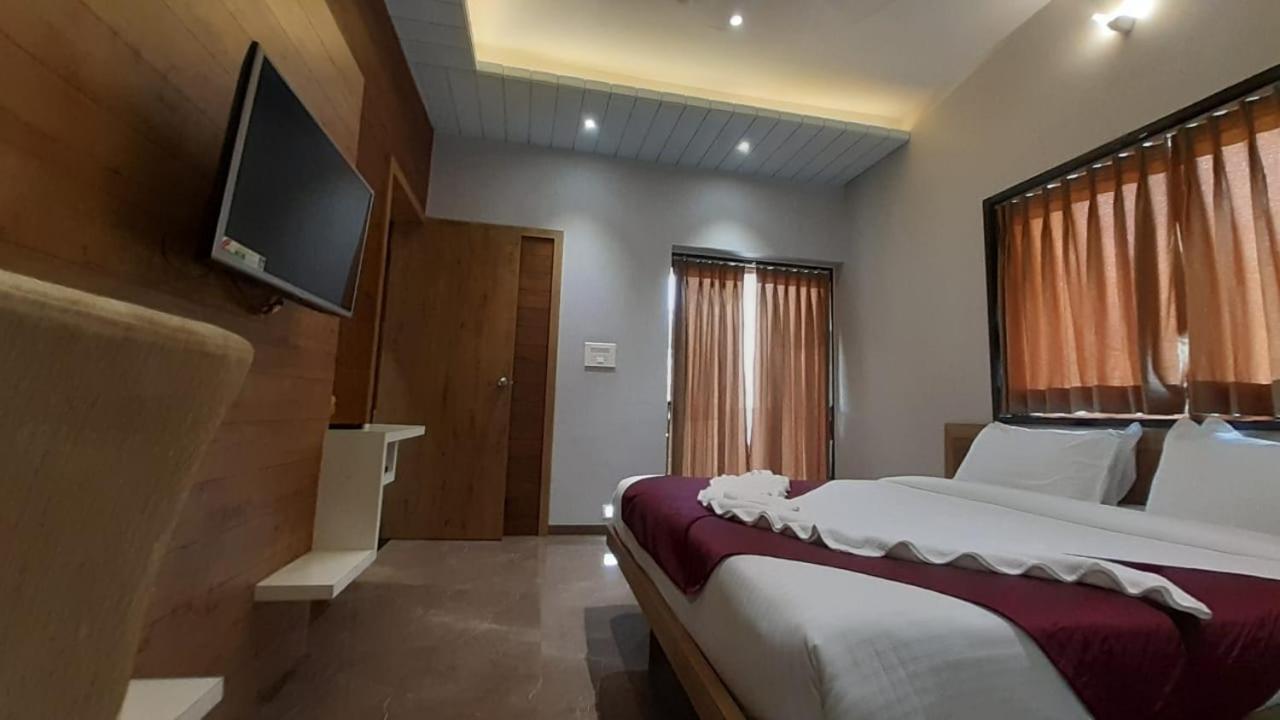 La Casa Royale Hotel Malvan Exterior photo