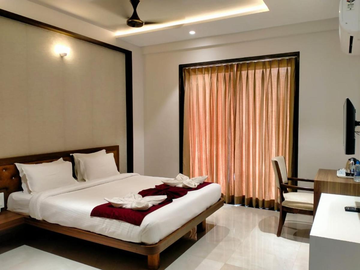 La Casa Royale Hotel Malvan Exterior photo